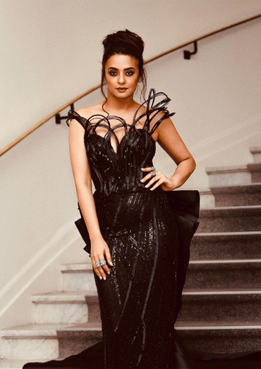 Surveen Chawla Stuns In Tanieya Khanuja's Sleek Black Fitted Gown